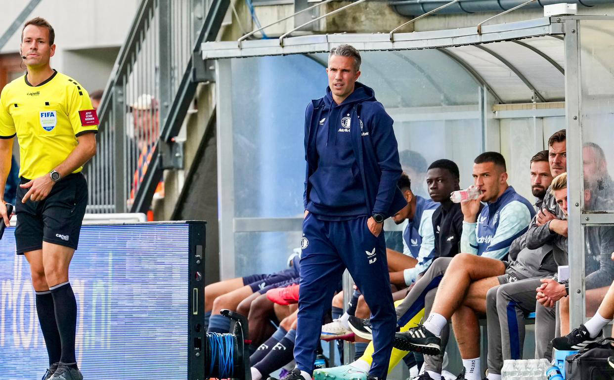 贝博体育入口 -今晚曼联备战荷甲,再遭质疑细节曝光,底气十足,赛程密集仍需轮换(曼联最伟大的7个7号)