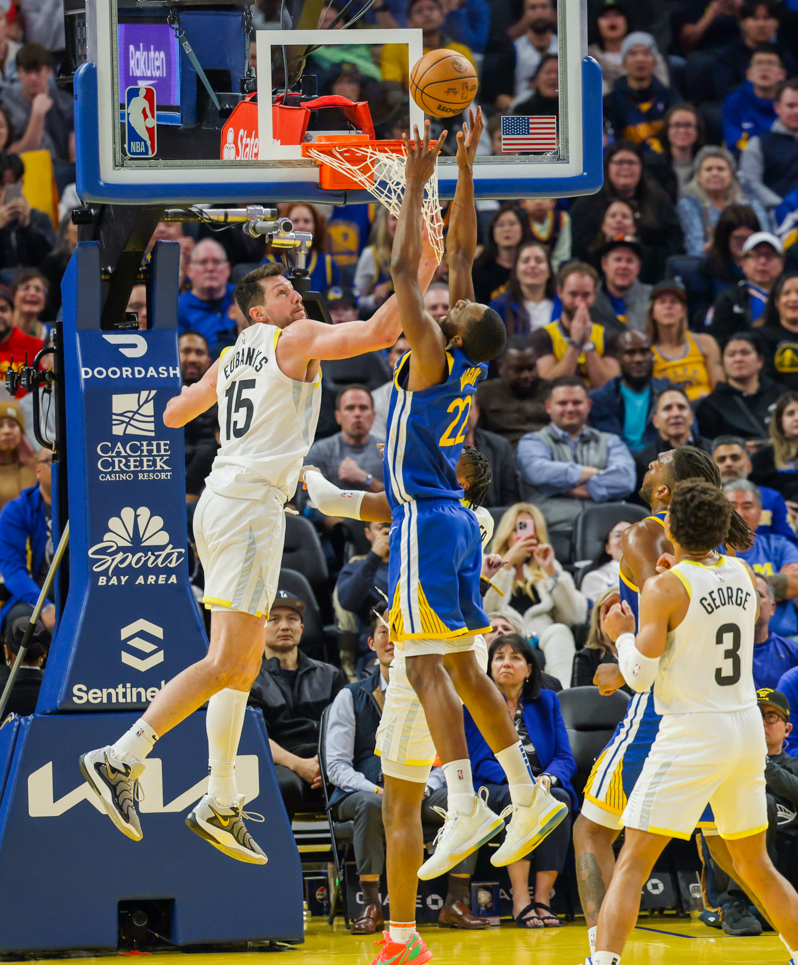 贝博体育入口 -今晚NBA季后赛焦点战，菲尼克斯太阳防线松动，质疑声仍在，轮换策略成焦点的简单介绍