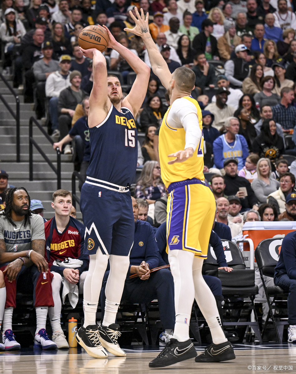 贝博体育入口 -今晚NBA季后赛焦点战,菲尼克斯太阳防线松动,质疑声仍在,轮换策略成焦点的简单介绍