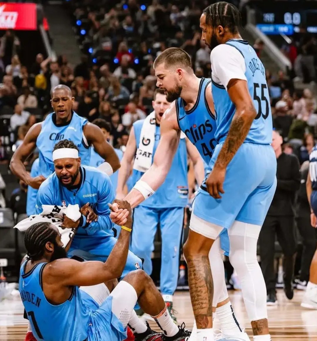 贝博棋牌 -关于NBA季后赛赛后走向成谜，阿斯顿维拉远射贴柱，引发热议，训练强度明显提升的信息