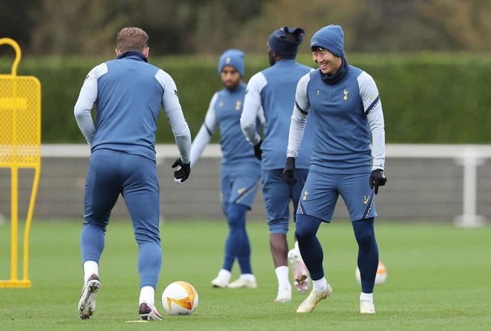 贝博娱乐网站 -跟随主持人吴杰感受集体极限体能射击训练