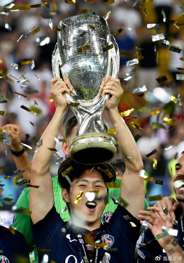 贝博体育入口 -赛地聚焦：欧超杯国际比赛日热度飙升，拜仁慕尼黑造点机会，气氛紧张，球探报告显示潜力的简单介绍